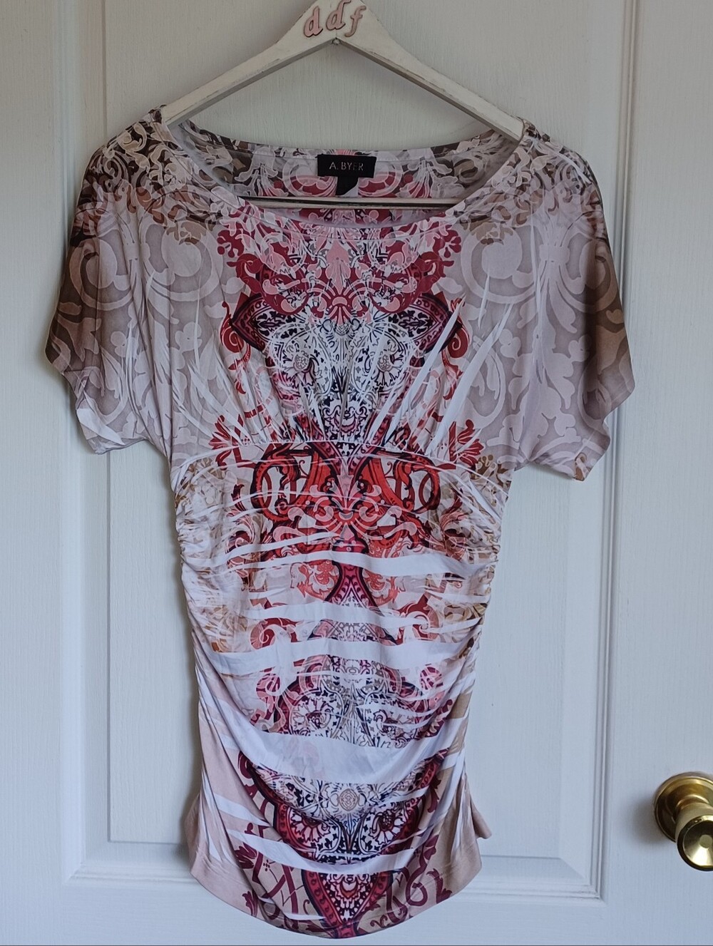 A. BYER ALL-OVER SUBLIMATION PRINT TOP SHIRRED/RUCHED BODICE JUNIORS MEDIUM